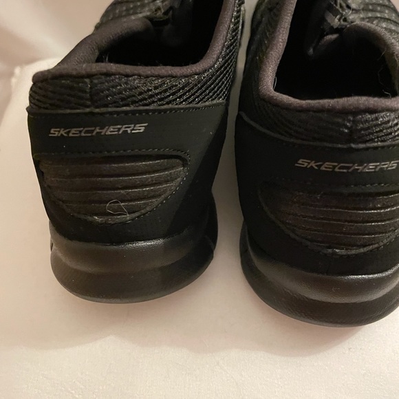 SKECHERS Air-Cooled Memory Foam size 10 - Picture 6 of 7